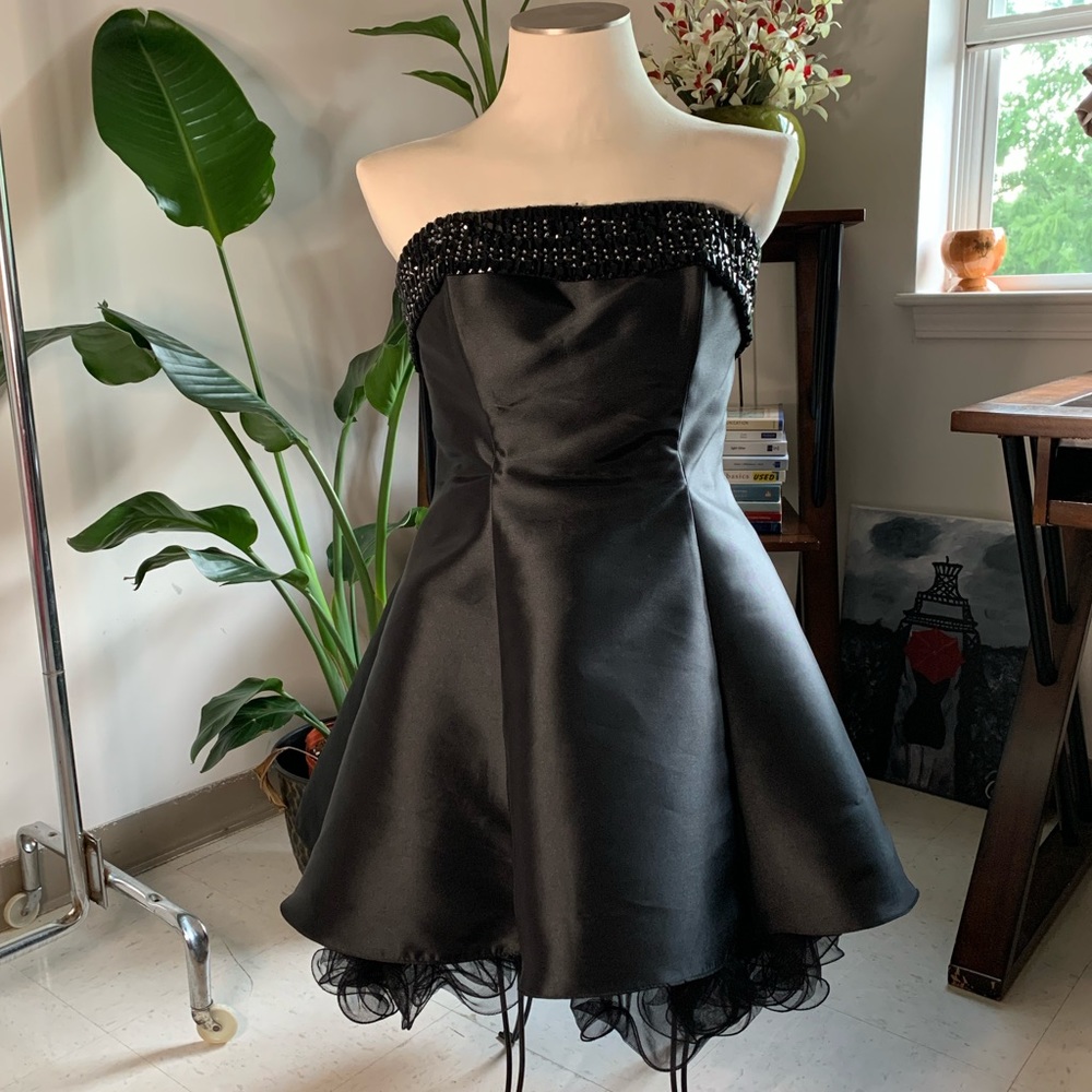 Strapless Corset Black Formal Dress w/ Tulle